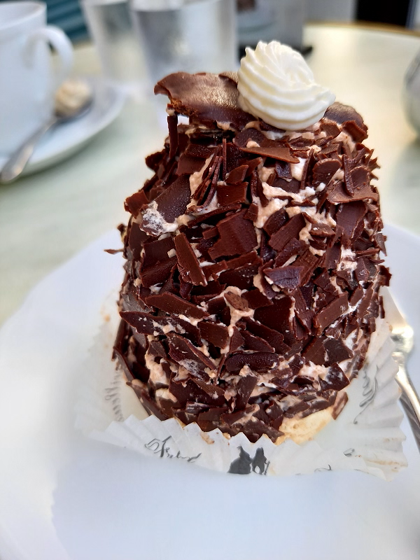 オー・メルベイユ・ドゥ・フレッド　チョコ菓子