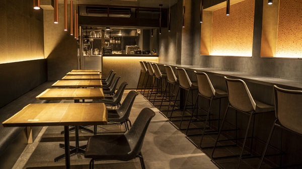 サーモンヌードル　店内