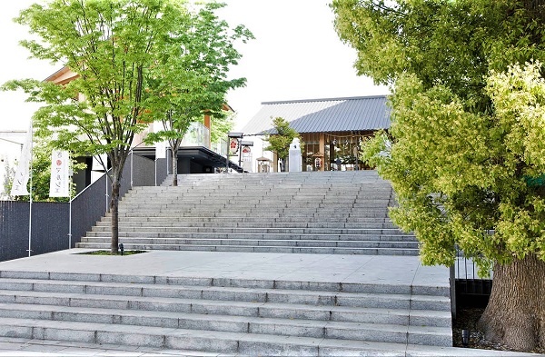 赤城神社　階段から