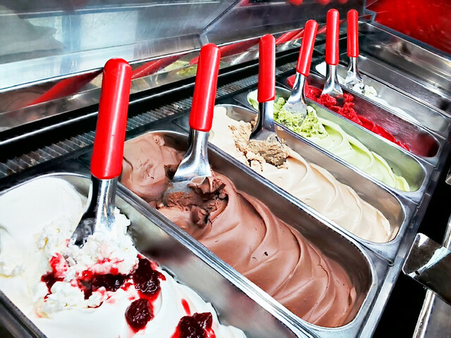 ジェラテリア テオブロマ　ジェラートケース